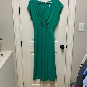 Eliza J Sleeveless V Neck Wide Leg Green Jumpsuit. Size 10